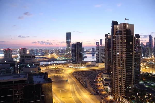 Dubai downtown za soumraku. Spojené arabské emiráty — Stock fotografie