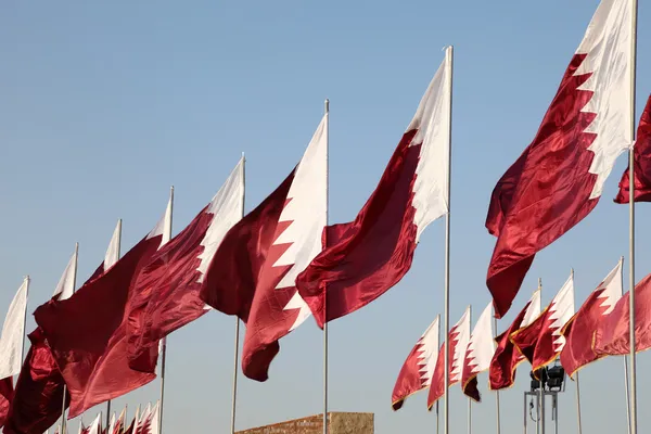 Flaggor av qatar, Mellanöstern — Stockfoto