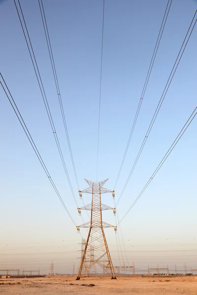 Ligne électrique en Qatar, Moyen-Orient — Photo