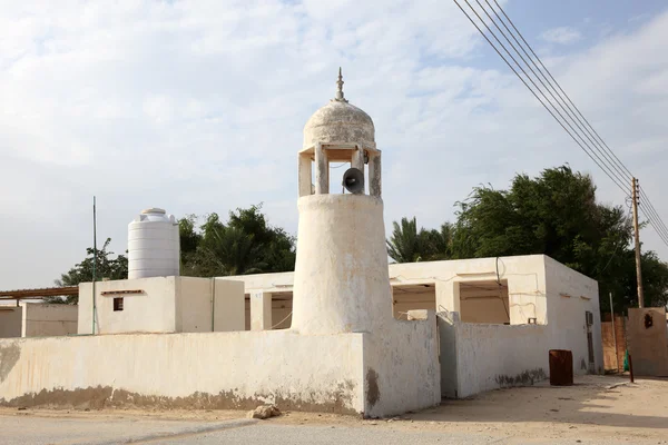 Mezquita pequeña en la aldea Zekreet en Qatar, Oriente Medio — Foto de Stock