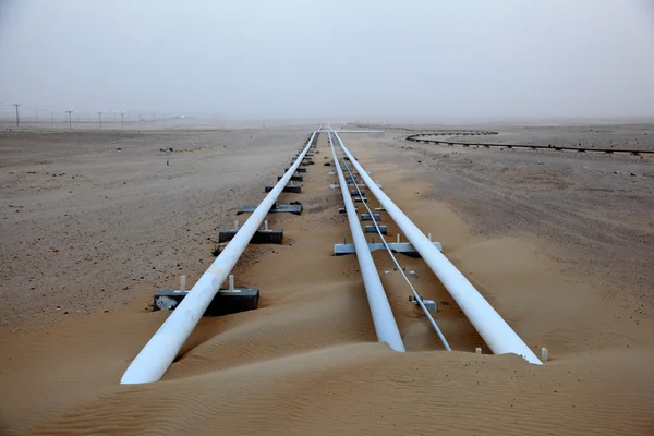 Gasoducto en el desierto de Qatar, Oriente Medio — Foto de Stock