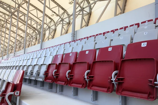 Lege stoelen in een stadion — Stockfoto