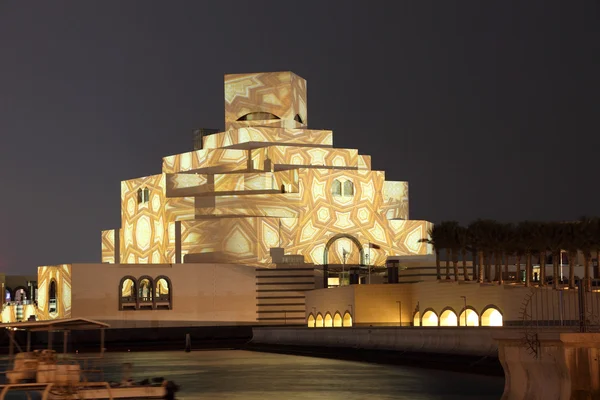 Museum of Islamic Art in Doha illuminated at the National Day of Qatar — Stock Photo, Image