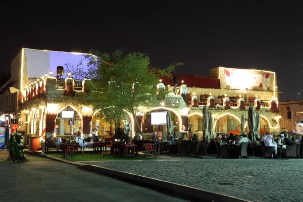 Restauracja w souq waqif w nocy. Ad-Dauha, Katar, Bliski Wschód — Zdjęcie stockowe