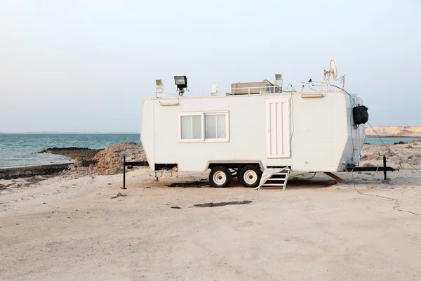 카타르 중동 아라비아 걸프 해변에서 트레일러 — 스톡 사진