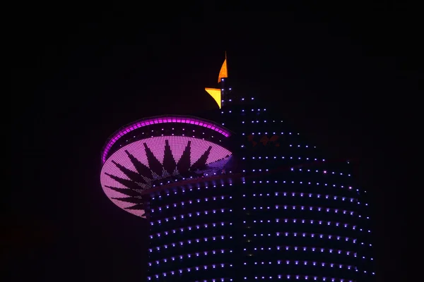 Doha world trade Center in de nacht. Qatar, Midden-Oosten — Stockfoto
