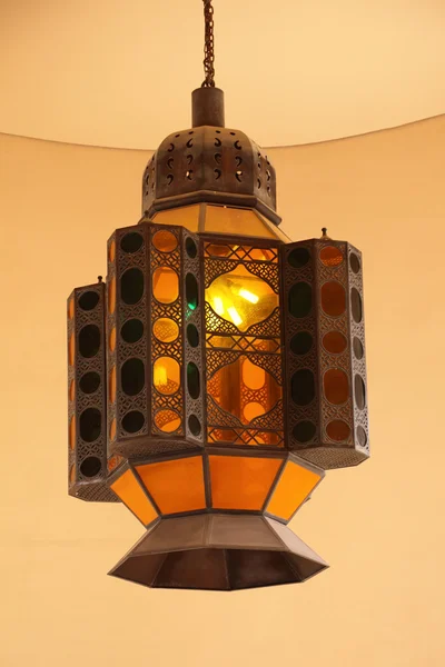 Lampe orientale traditionnelle à Doha, Qatar, Moyen-Orient — Photo