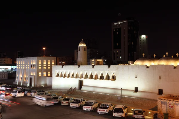 Paysages nocturnes dans la ville de Doha, Qatar, Moyen-Orient — Photo