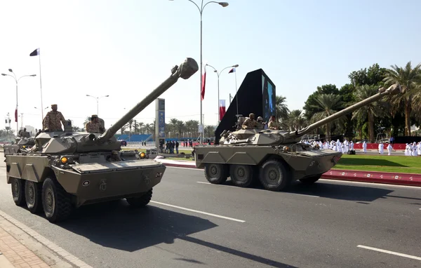 Військовий парад у досі в Національний день. Катар, Близький Схід — стокове фото