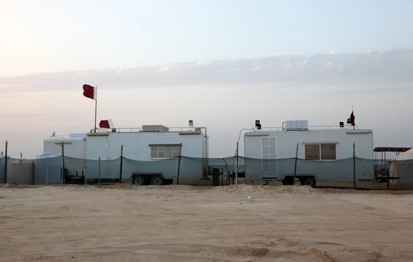 Campamento del desierto en la costa árabe del Golfo de Qatar, Oriente Medio —  Fotos de Stock