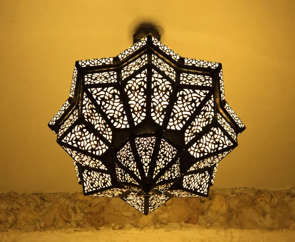 Traditionella orientaliska lampa i doha, qatar, Mellanöstern — Stockfoto