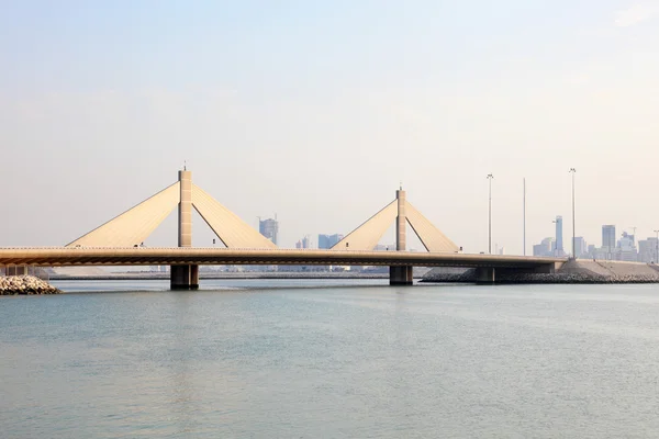 Sheikh Isa Bin Salman Causeway Bridge no Bahrein, Oriente Médio — Fotografia de Stock