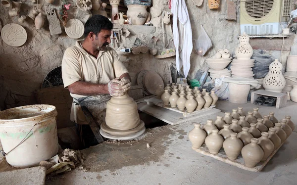 Potter in a pottery workshop. Bahrain, Middle East — Stock Photo, Image