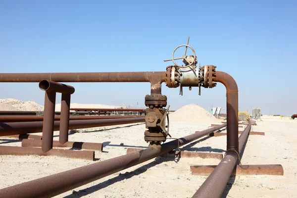 Ölpipeline in der Wüste Bahrain. Mittlerer Osten — Stockfoto