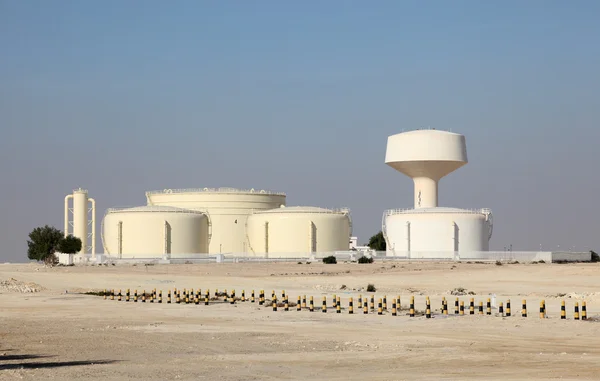 在巴林，中东地区石油储罐 — 图库照片