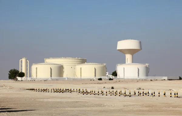 Cisternas y tanques en Bahréin, Oriente Medio — Foto de Stock