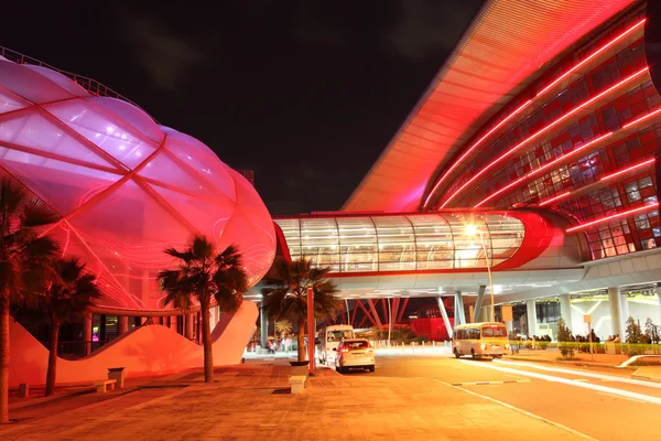 Exterior do Mundo Ferrari na Ilha Yas em Abu Dhabi, Emirados Árabes Unidos — Fotografia de Stock