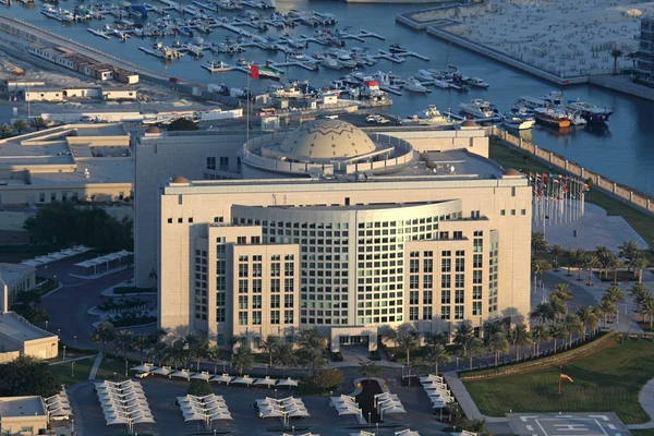 Ministerie van buitenlandse zaken gebouw in abu dhabi, Verenigde Arabische Emiraten — Stockfoto