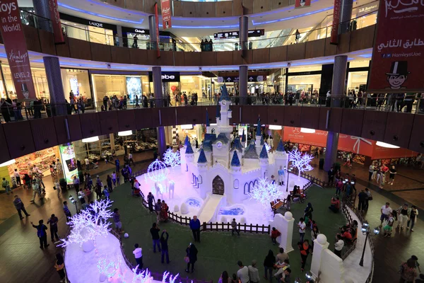 Decoración de Navidad en el interior del Dubai Mall. Emiratos Árabes Unidos — Foto de Stock