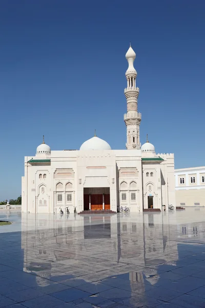 Moskee aan de Amerikaanse Universiteit van sharjah, Verenigde Arabische Emiraten — Stockfoto