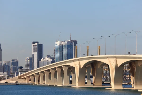 Nieuwe sjeik khalifa brug in abu dhabi, Verenigde Arabische Emiraten — Stockfoto
