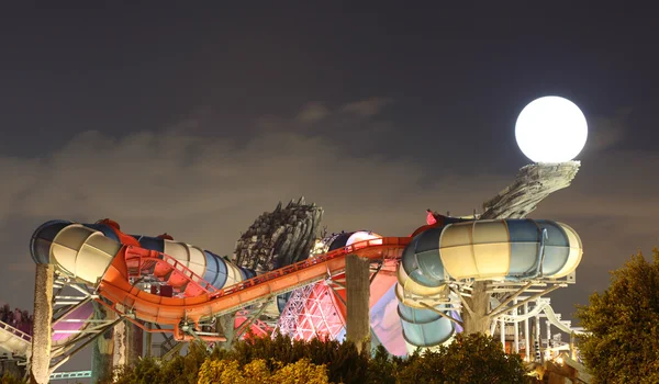 Yas waterworld amusement park in abu dhabi, vereinigte arabische emirate — Stockfoto