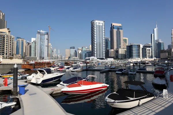 Jachty i łodzie w dubai marina, Zjednoczone Emiraty Arabskie — Zdjęcie stockowe