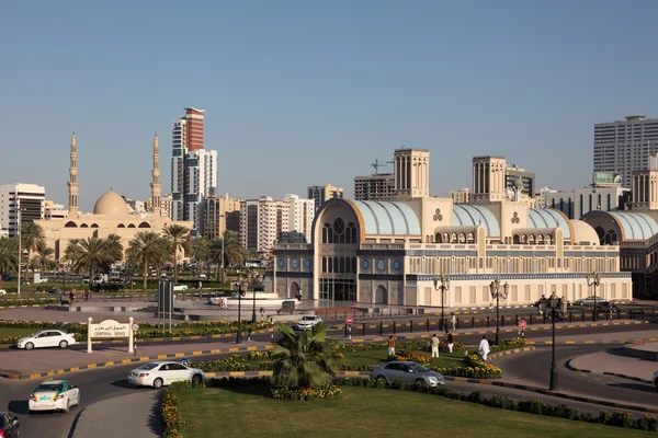 Edificio principal Souq en la ciudad de Sharjah, Emiratos Árabes Unidos — Foto de Stock