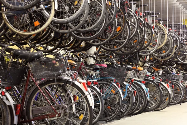 Garagem de bicicletas em Munster. Renânia do Norte-Vestefália, Alemanha — Fotografia de Stock