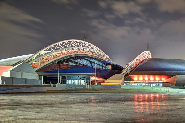 Aspire Dome освещается ночью. Озил, Катар, Ближний Восток — стоковое фото