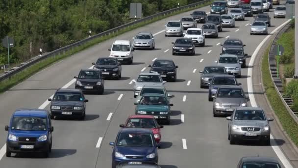 Atasco de tráfico en la carretera — Vídeos de Stock