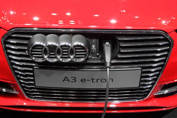 LEIPZIG, ALEMANIA - 1 DE JUNIO: Audi A3 e-tron en la AMI - Auto Mobile International Trade Fair el 1 de junio de 2014 en Leipzig, Sajonia, Alemania —  Fotos de Stock