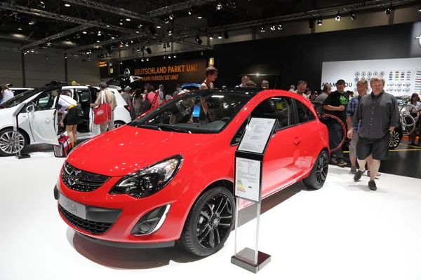 Opel corsa coupe bij de ami - auto mobiele internationale vakbeurs op 1 juni 2014 in leipzig (Saksen), Duitsland — Stockfoto