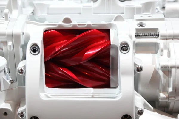 Supercharger detalhe de um motor de combustão moderna — Fotografia de Stock