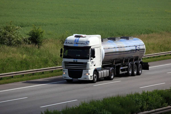 Camión de combustible en la carretera en Alemania —  Fotos de Stock