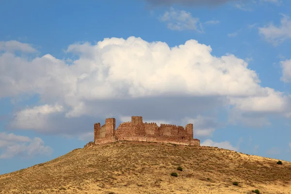 Mandelsäurehaltige Burgruine in Castilla-la Mancha, Spanien — Stockfoto