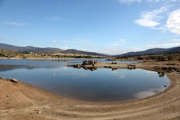 Burguillo nádrž v iruelas údolí přírodní rezervace, avila, provincie castilla y leon, Španělsko — Stock fotografie