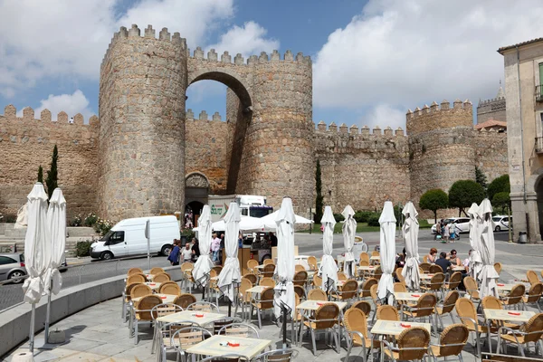 Sidewalk café in de oude stad van avila, castilla y leon, Spanje — Stockfoto