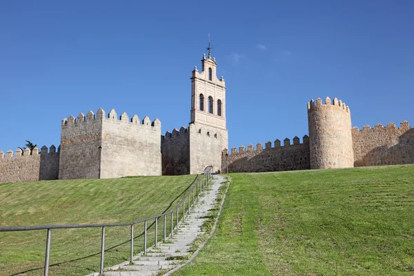 Medeltida stadsmuren i avila, castilla y leon, Spanien — Stockfoto