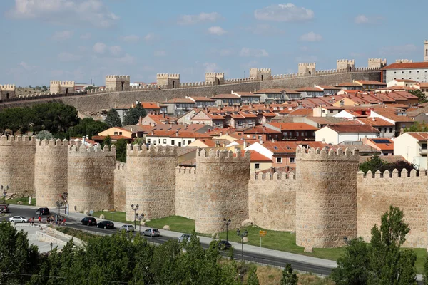 Medeltida stadsmuren i avila, castilla y leon, Spanien — Stockfoto