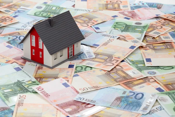 Model house on euro banknotes background — Stock Photo, Image