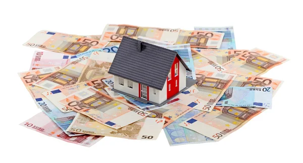 白い背景の上の家とユーロ紙幣の由来 — ストック写真