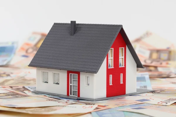 Model house and euro banknotes — Stock Photo, Image