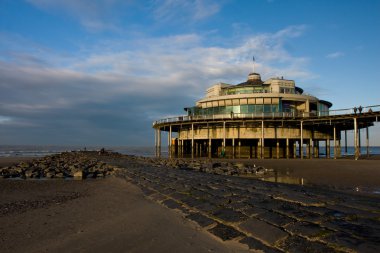 Bina bir plajda blankenberge, Belçika