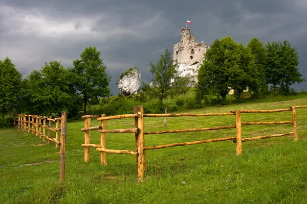 Ruínas do castelo na Polónia — Fotografia de Stock