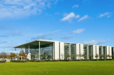 Berlin, Almanya - 9 Aralık 2019: Almanya Başbakanlığı. Rektörün idari ofisleri bu hiper modern hükümet binasında bulunmaktadır..