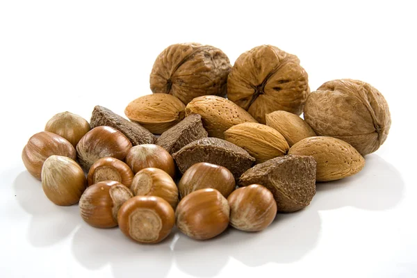 Hjärtat, nötter, torkad frukt och nötter — Stockfoto