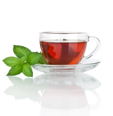 çay nane ile izole üzerinde beyaz arka plan bırakır