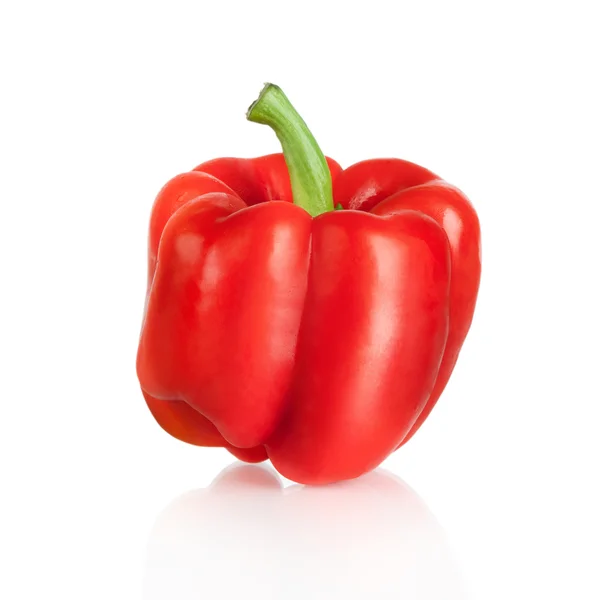 Verse rode paprika groenten geïsoleerd op witte achtergrond — Stockfoto