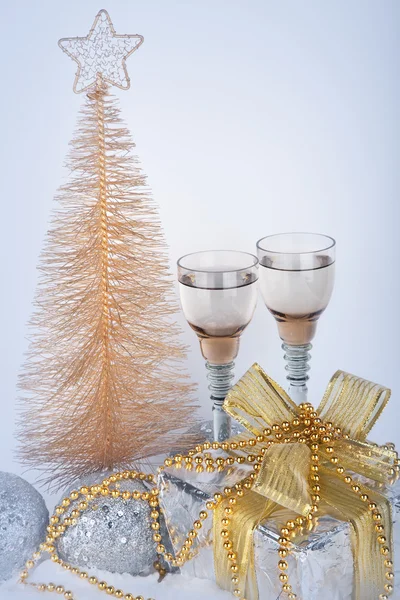 Champagne, gift box, snow, christmas toys and fir-tree — Stock Photo, Image